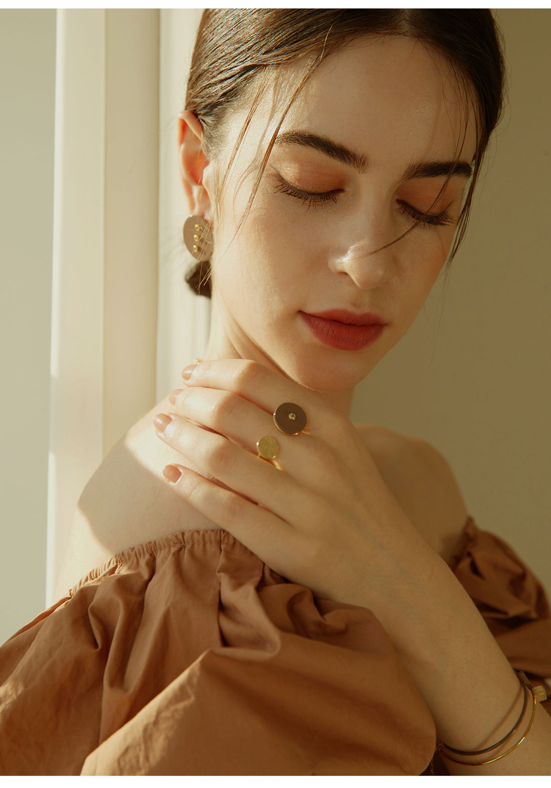 [Celeb Pick] ORR Ring PB001R PB001R Styling Look - Global B2B Wholesale Accessory