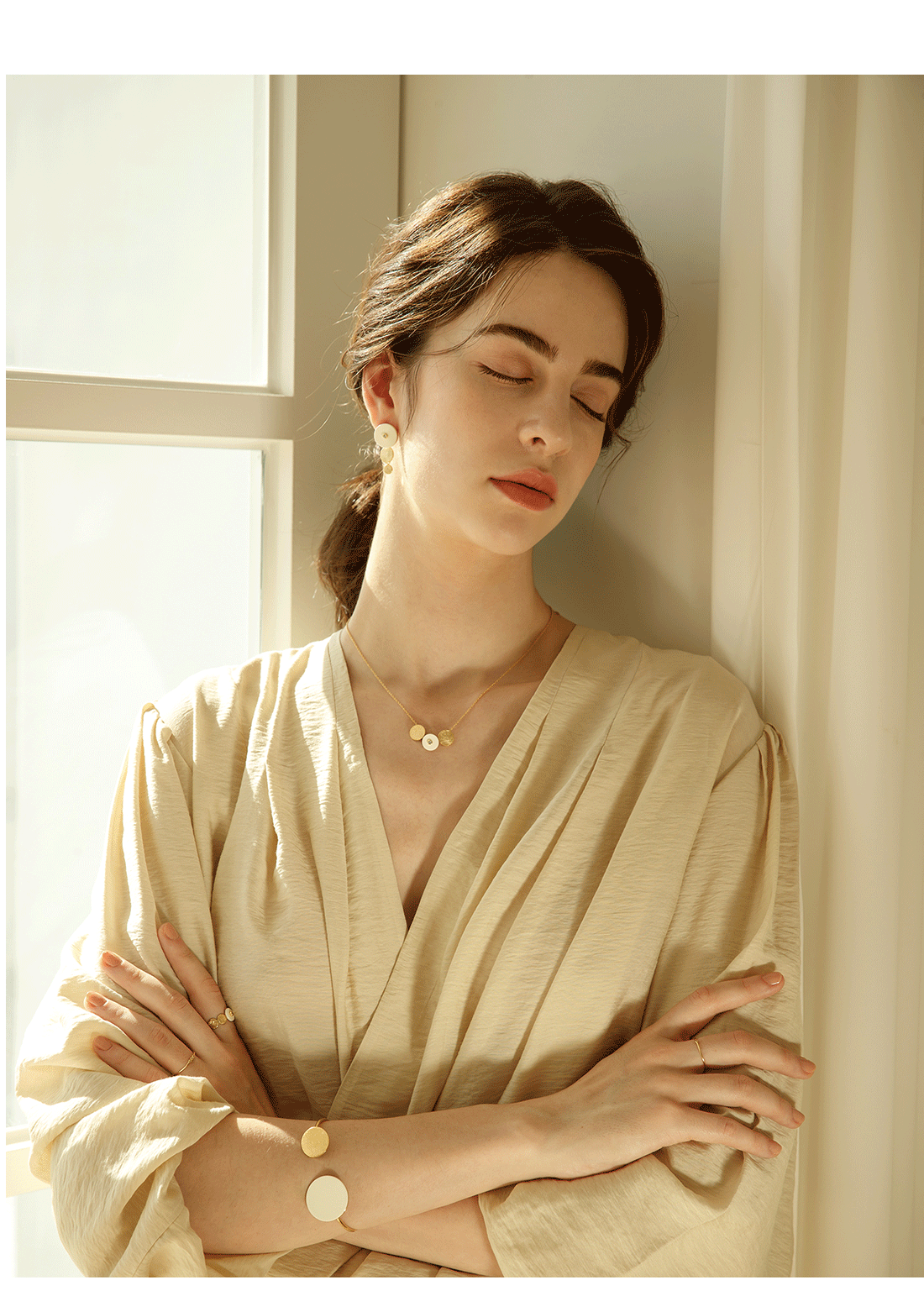 [Celeb Pick] Dew Necklace PB003N PB003N Styling Look - Global B2B Wholesale Accessory