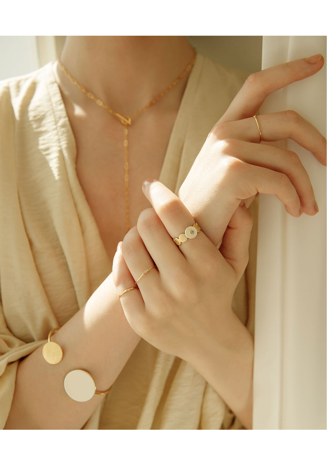 [Celeb Pick] Dew Ring  PB003R PB003R Styling Look - Global B2B Wholesale Accessory