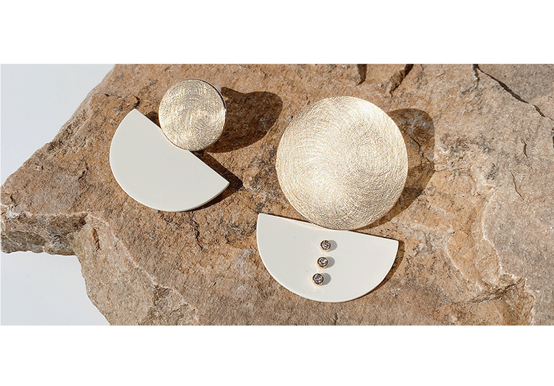 [Celeb Pick] ODD Earrings PB009E PB009E Styling Look - Global B2B Wholesale Accessory