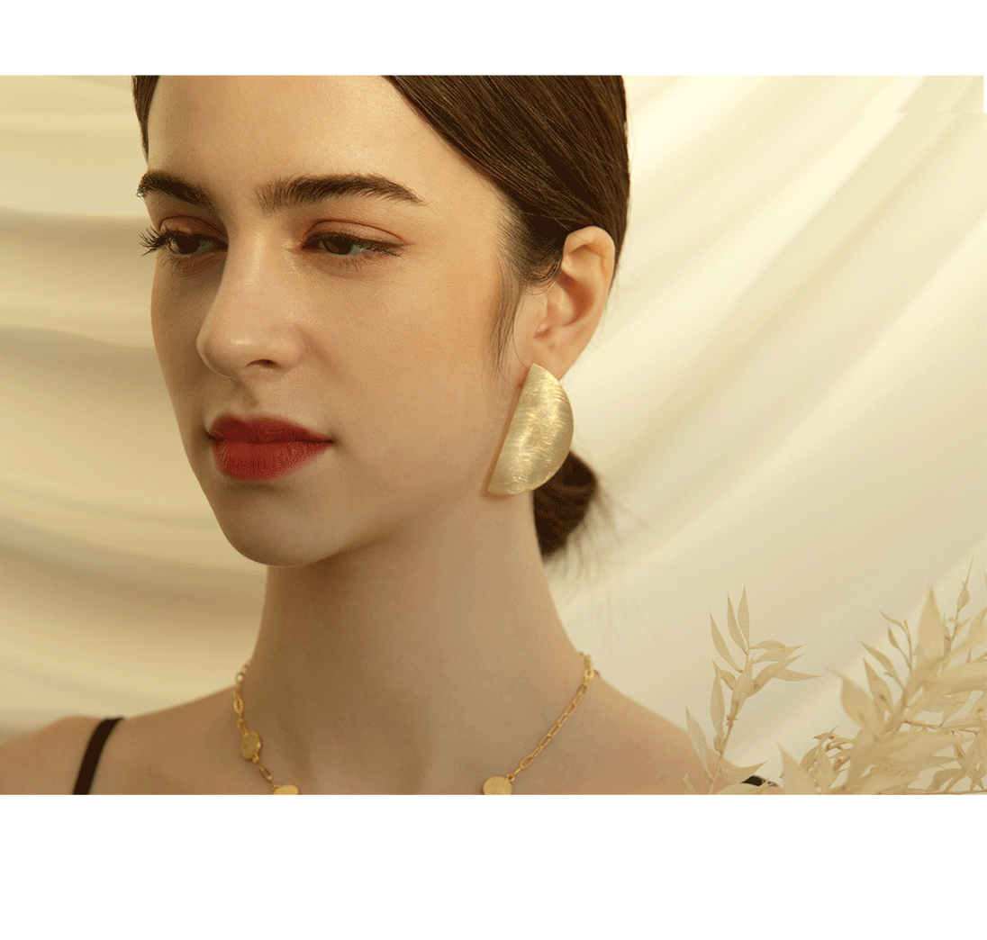 Ozel PB014E Premium Craftsmanship - Half Moon Earrings PB014E
