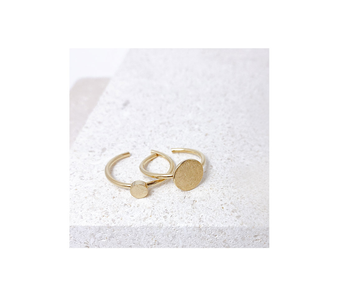 [Celeb Pick] Cylinder Ring PB017R PB017R Styling Look - Global B2B Wholesale Accessory