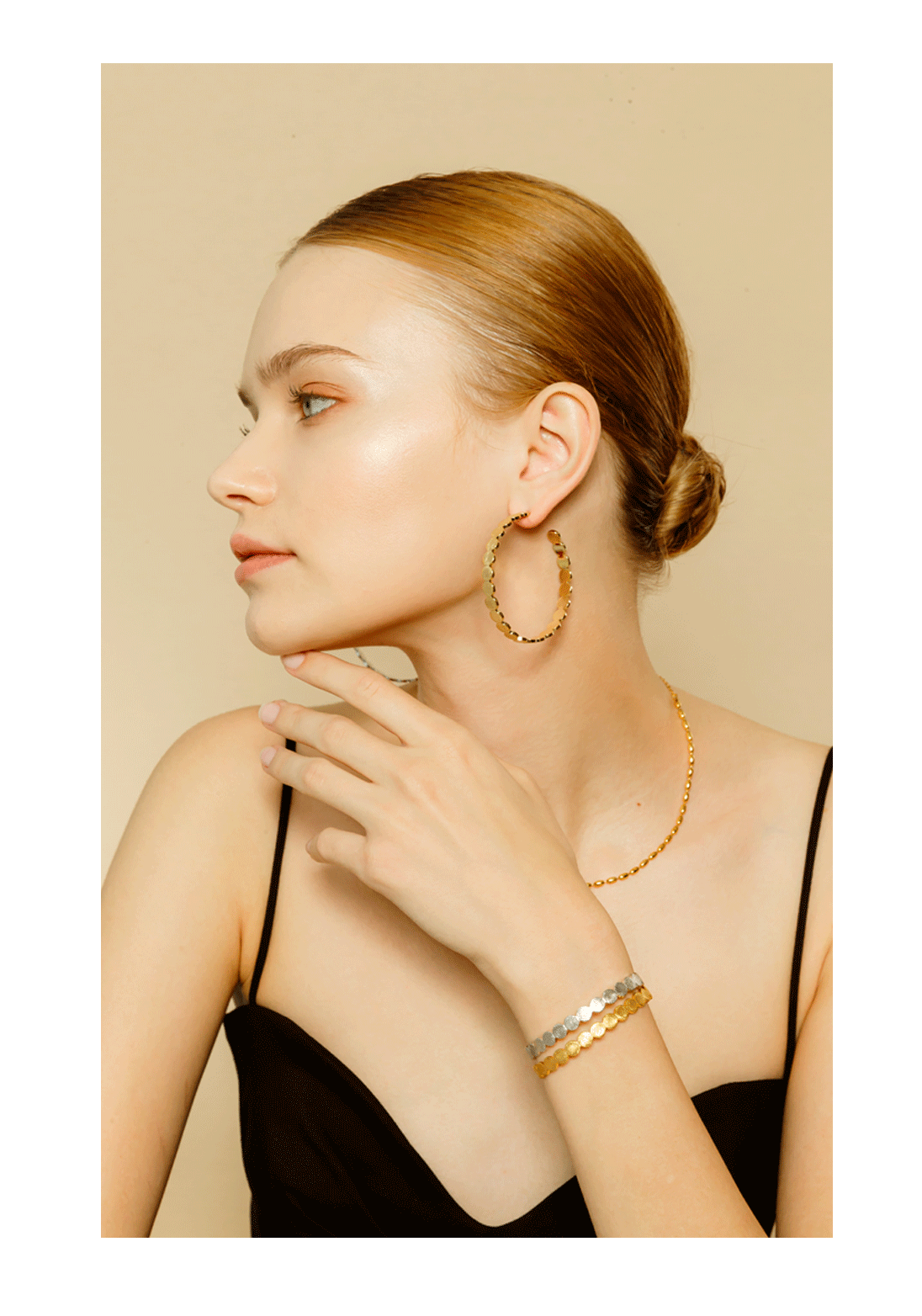 [Celeb Pick] Infinity Bracelet PB019B PB019B Styling Look - Global B2B Wholesale Accessory