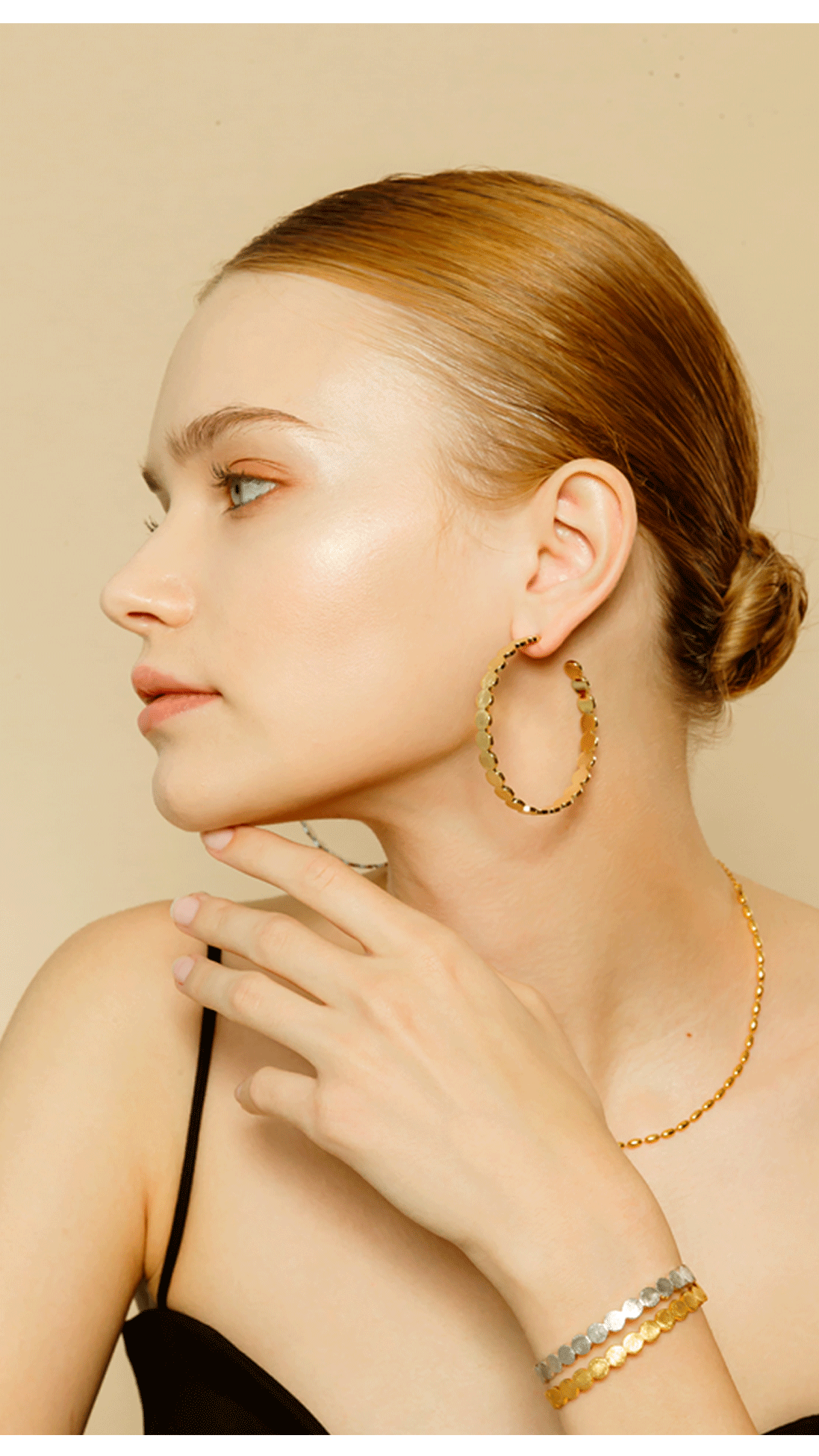 [Celeb Pick] Infinity Earrings PB019E PB019E Styling Look - Global B2B Wholesale Accessory