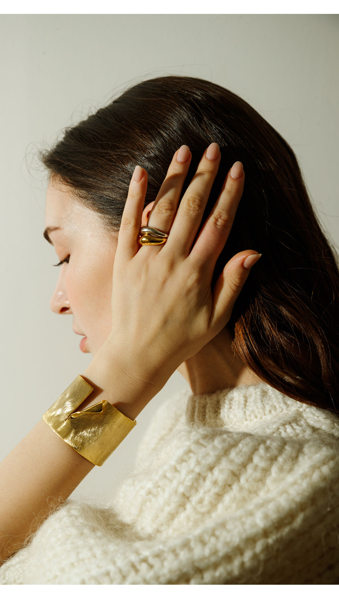 [Celeb Pick] Well Bracelet PB027B PB027B Styling Look - Global B2B Wholesale Accessory