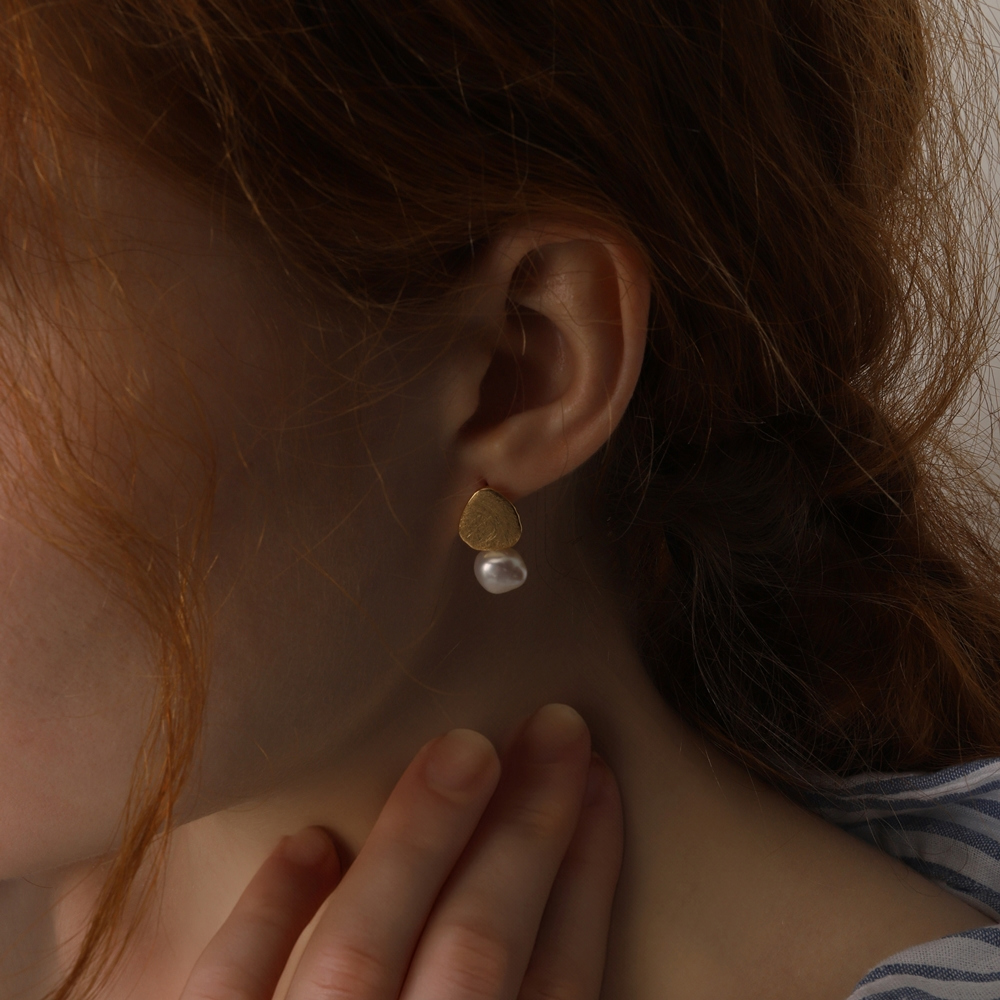 Ozel PB068E Premium Craftsmanship - Fresh Water Pearl Freecurve Matt Texture Coin Objet Earrings PB068E
