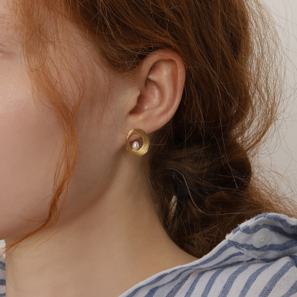Ozel PB070E Premium Craftsmanship - Fresh Water Pearl Freecurve Matt Texture Coin Objet Earrings PB070E
