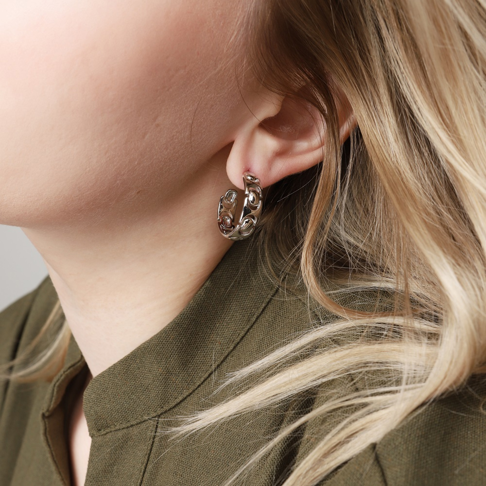 [Celeb Pick] Chunky Metal Band Hoop Earrings PB106E PB106E Styling Look - Global B2B Wholesale Accessory