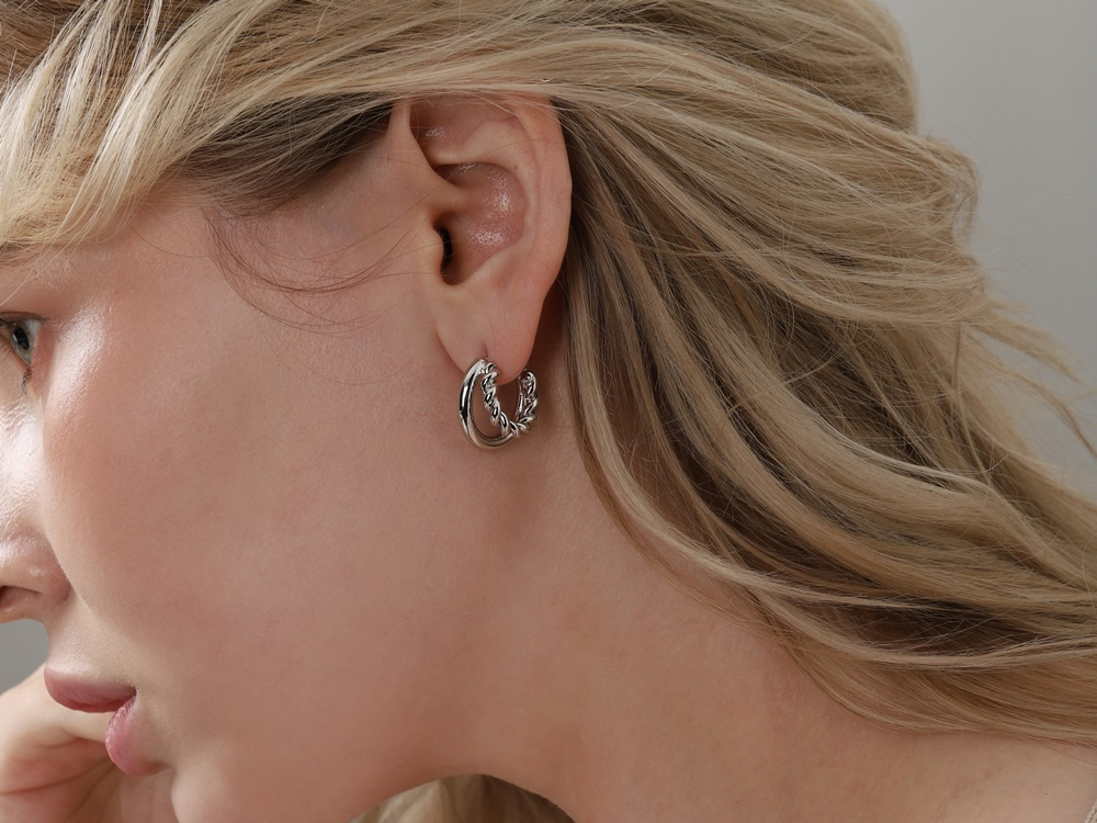 [Celeb Pick] Mixed Line Hoop Earrings PB107E PB107E Styling Look - Global B2B Wholesale Accessory