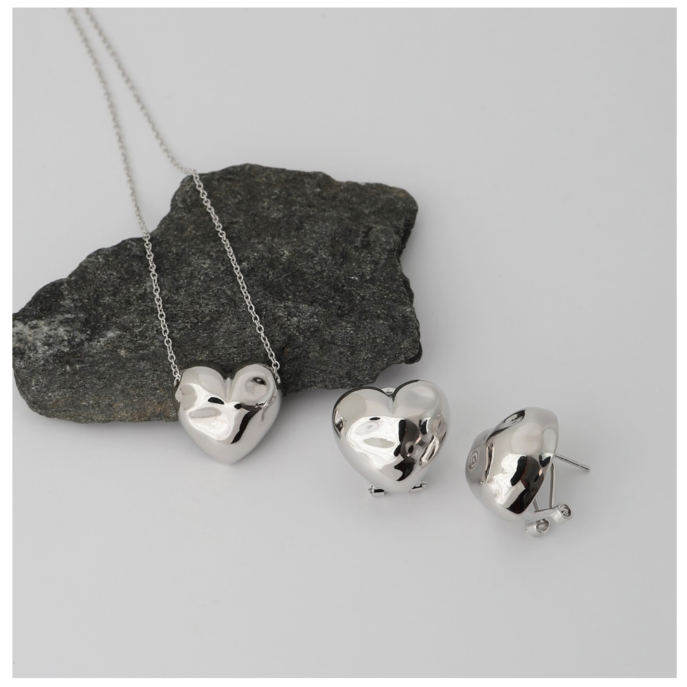 Ozel PB109E Premium Craftsmanship - Hammered Bold Heart Earrings PB109E