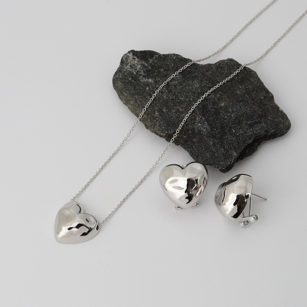 Ozel PB109N Premium Craftsmanship - Hammered Bold Heart Necklace PB109N