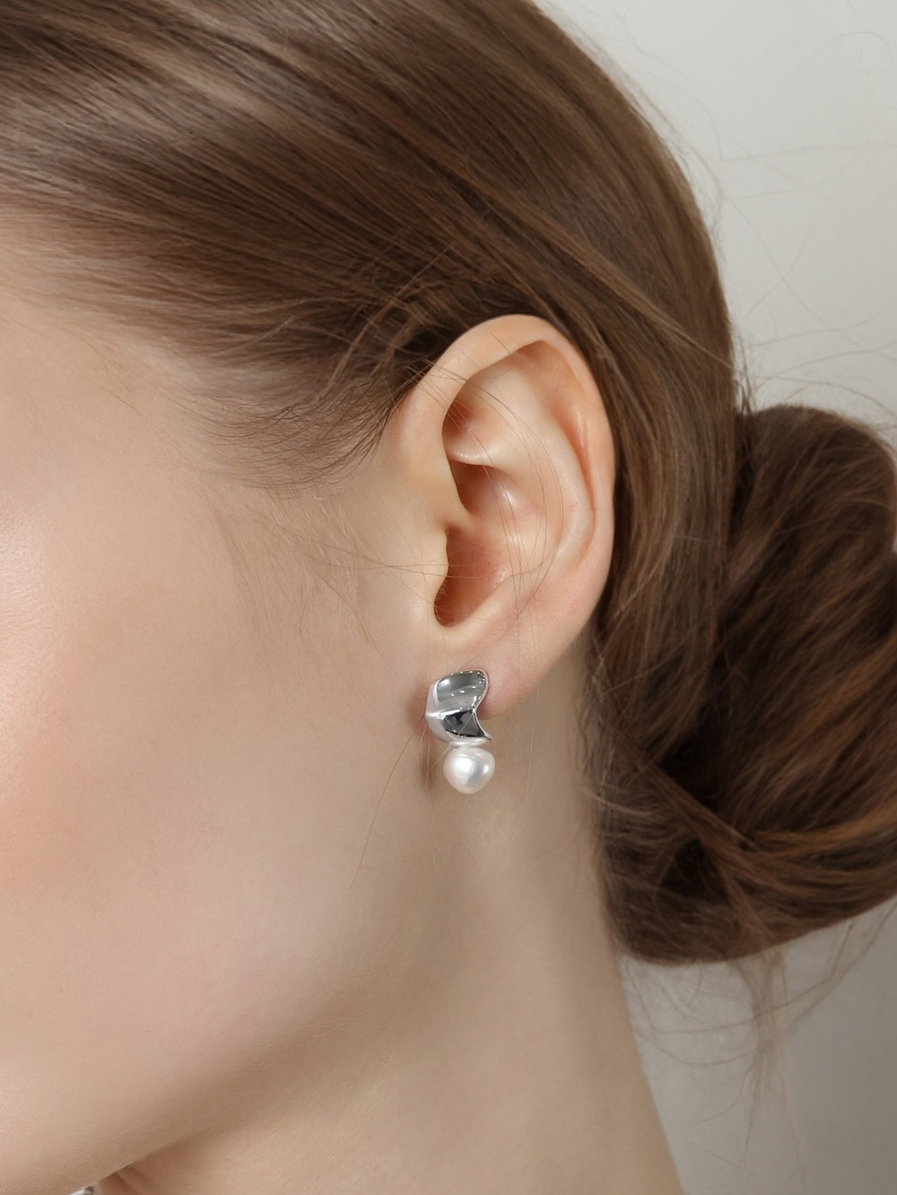 Ozel PB126E Premium Craftsmanship - [Celeb Pick] Fresh Water Pearl Curved Earring PB126E