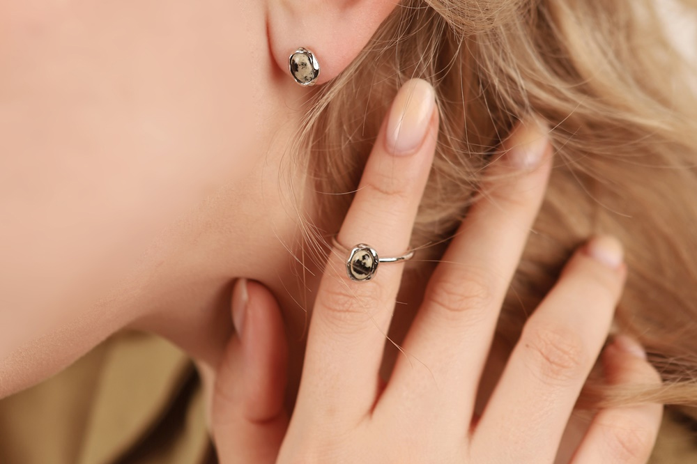 [Custom] [Celeb Pick] Silver925 Dalmatian Ring PS015R PS015R Styling Look - Global B2B Wholesale Accessory