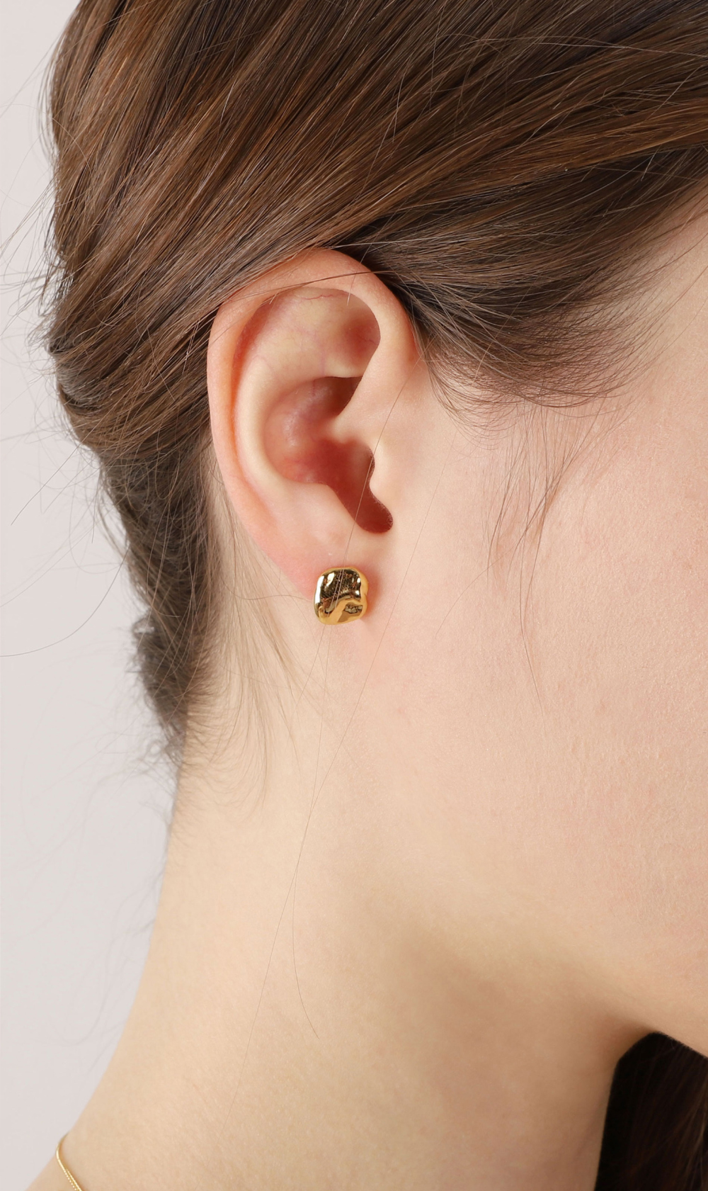 [Celeb Pick] Silver925 Natural Shape Coin Earrings PS064E PS064E Styling Look - Global B2B Wholesale Accessory