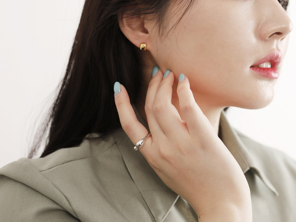 [Celeb Pick] Silver925 Hand Crafted Wave Open Ring PS112R PS112R Styling Look - Global B2B Wholesale Accessory
