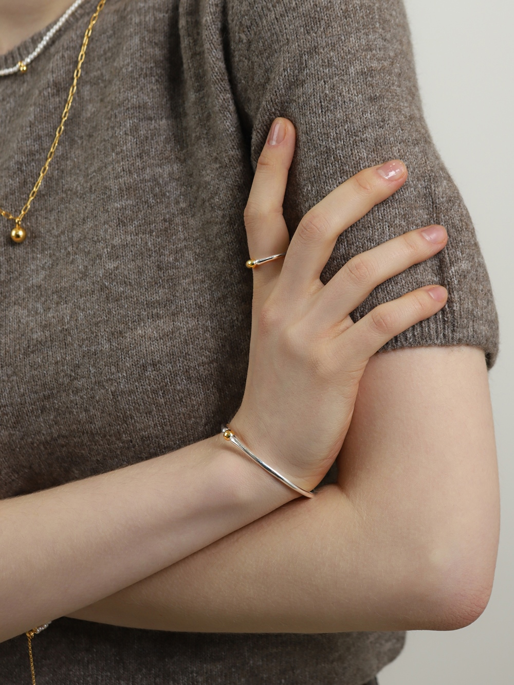 [Celeb Pick] Silver925 Smooth Combi Open Cuff Bracelet PS167B PS167B Styling Look - Global B2B Wholesale Accessory