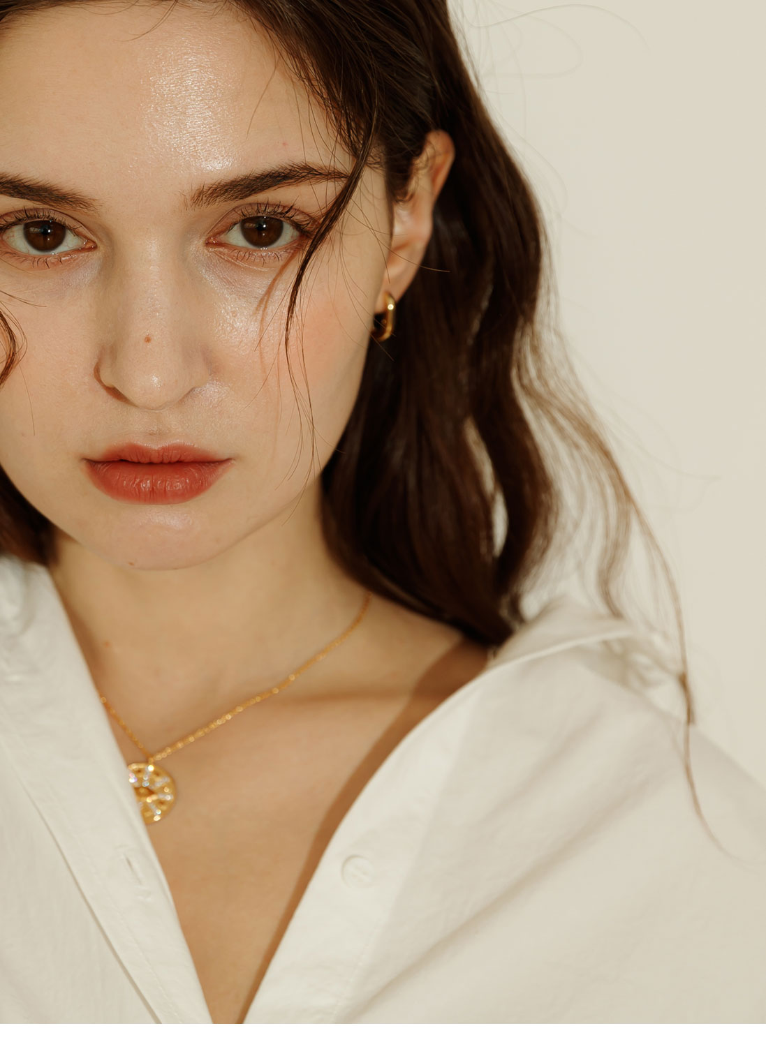 OZEL Oval Round Earrings 302178-1 Main Photography