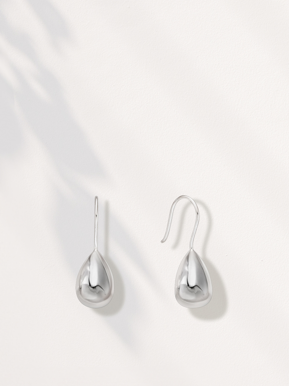 OZEL [Celeb Pick] Silver925 Glossy Teardrop Fish Hook Earrings ES179E Main Photography