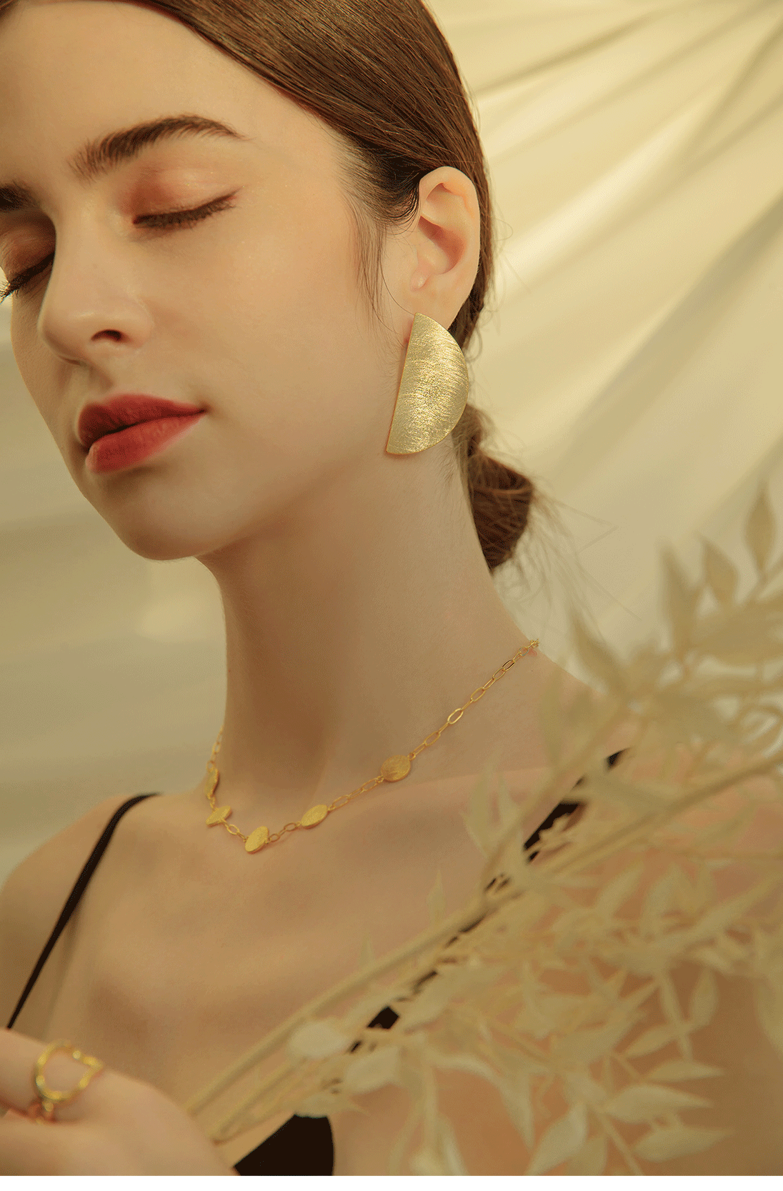 OZEL Half Moon Earrings PB014E Main Photography