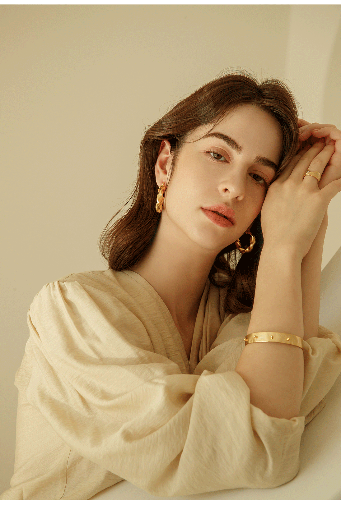 [Celeb Pick] Enlace Earrings PB030E Detail Cut
