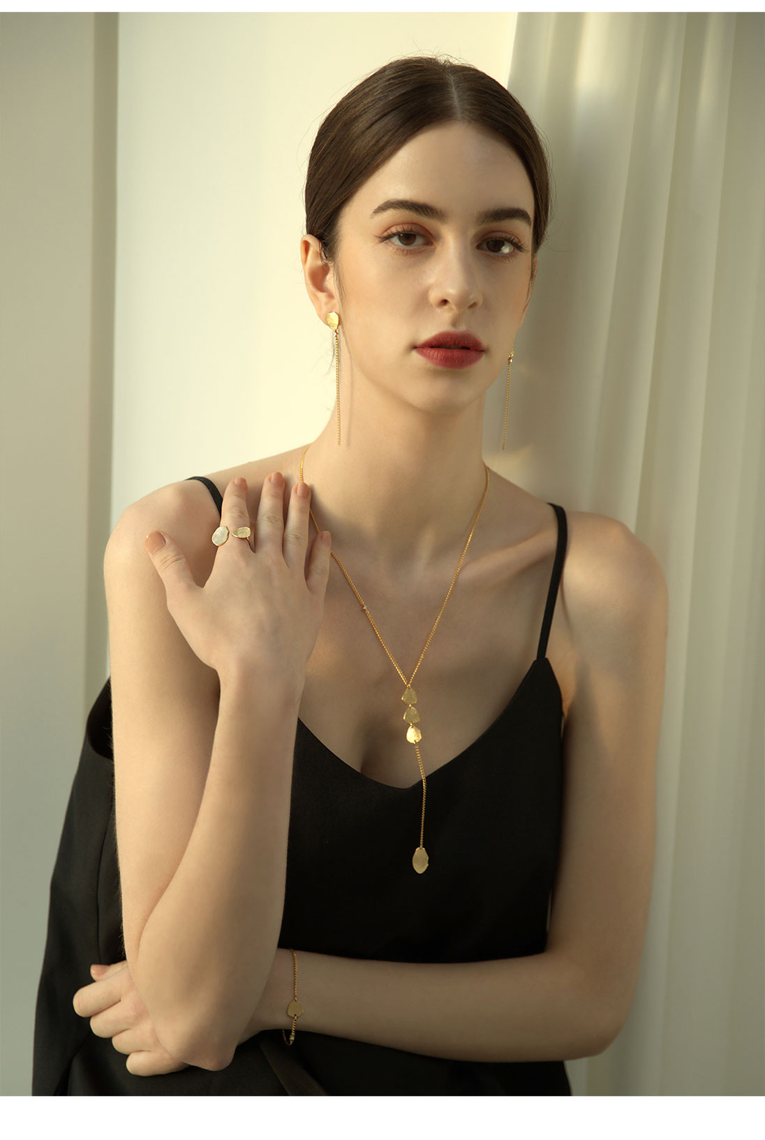 L.Rocher Earrings PB035-1E Detail Cut
