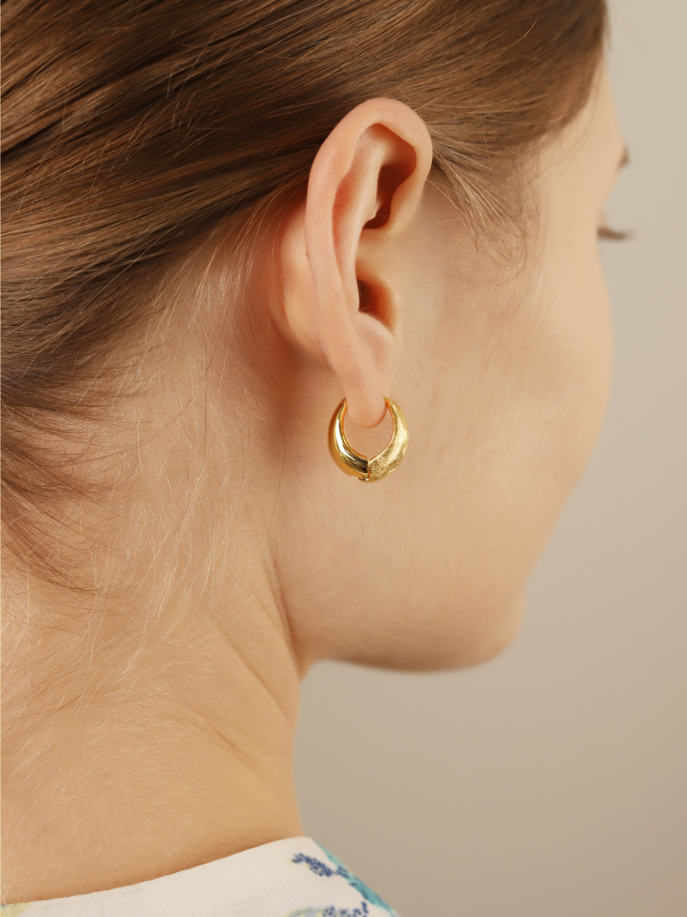 Signature Texture Hoop Earrings PB042E Detail Cut