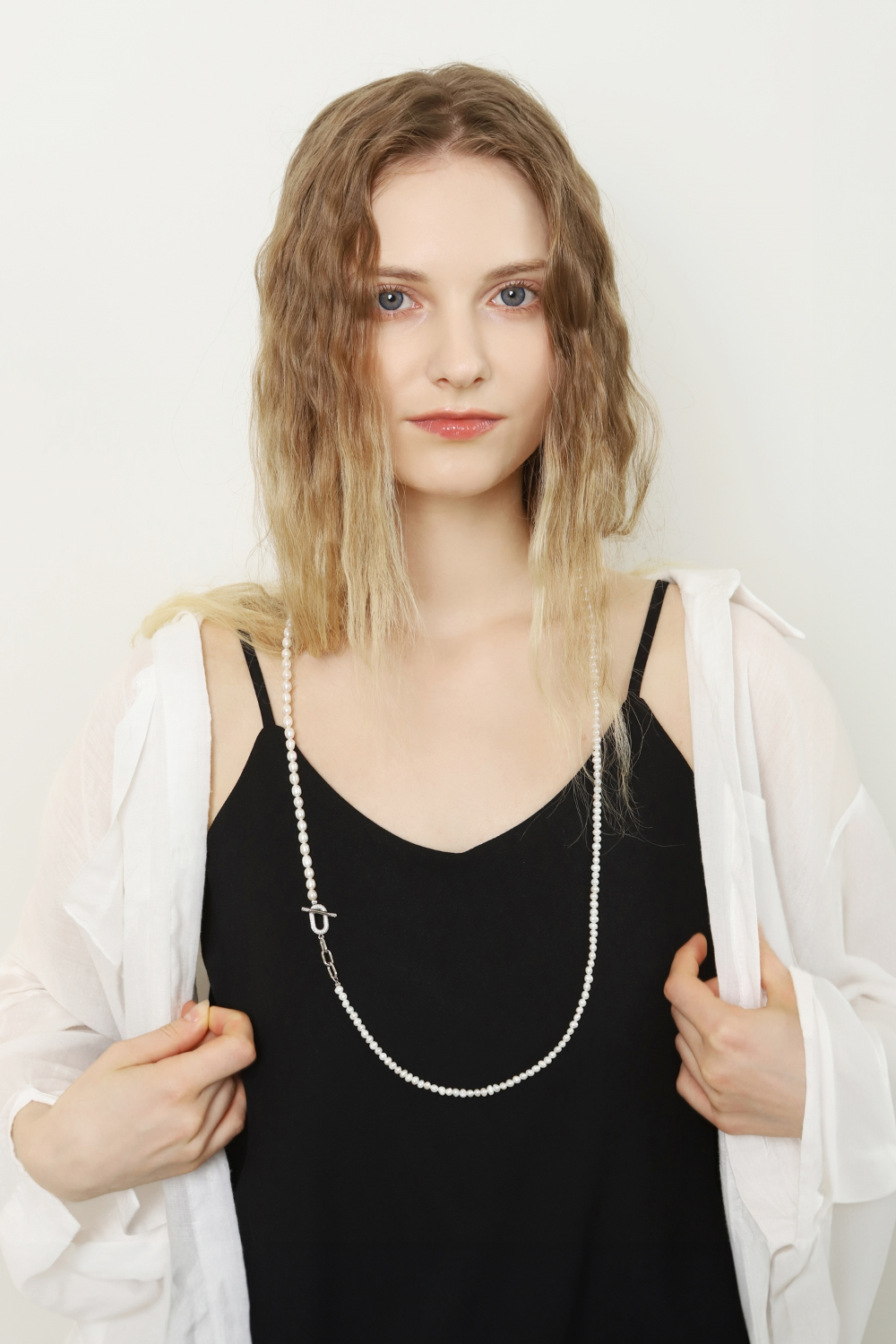 [Celeb Pick] Fresh Water Pearl Linked Chain Necklace with Toggle & Bar PB045-5N Detail Cut