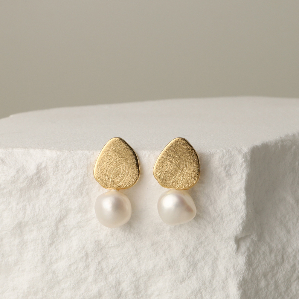 Fresh Water Pearl Freecurve Matt Texture Coin Objet Earrings PB068E Detail Cut