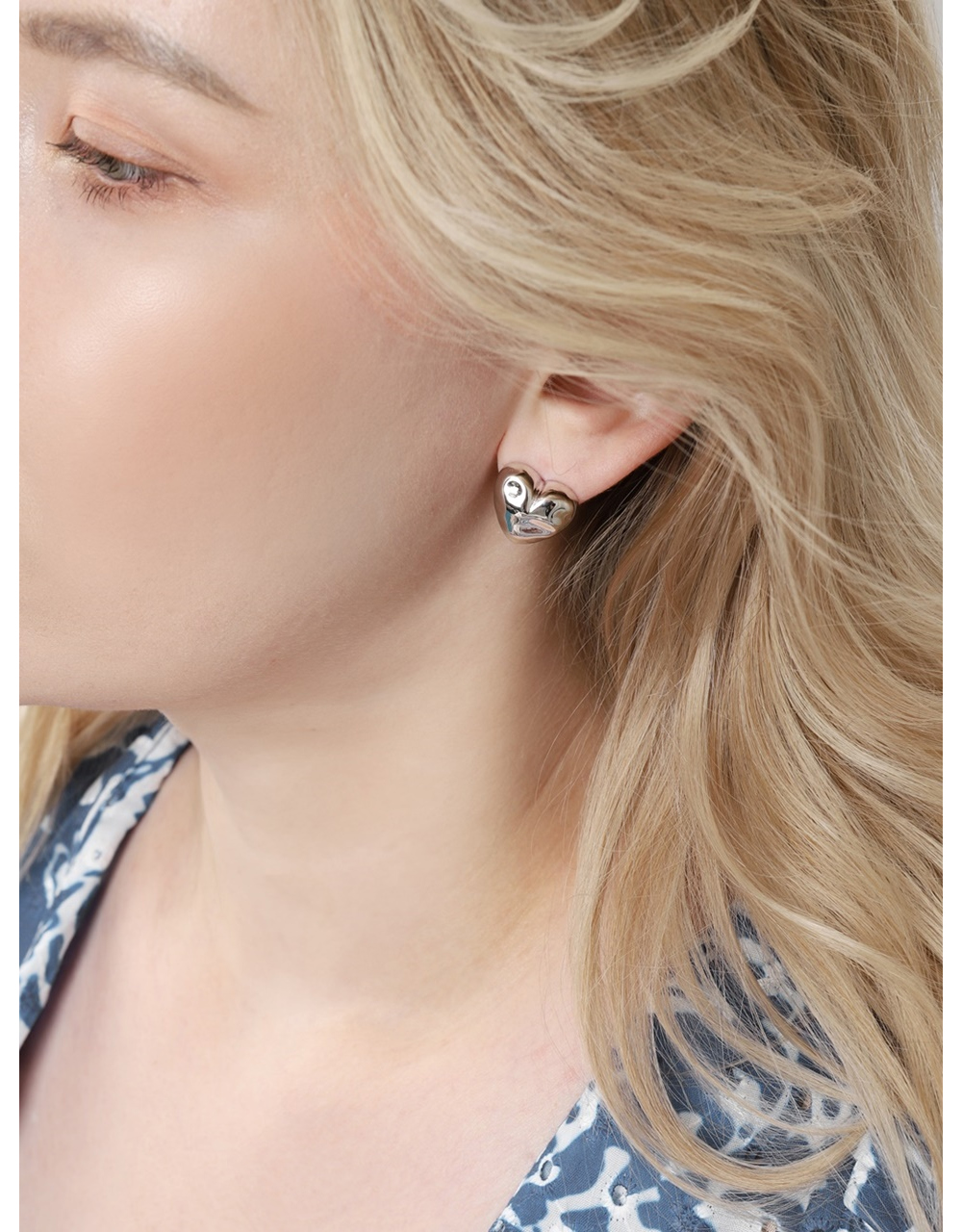 Hammered Bold Heart Earrings PB109E Detail Cut