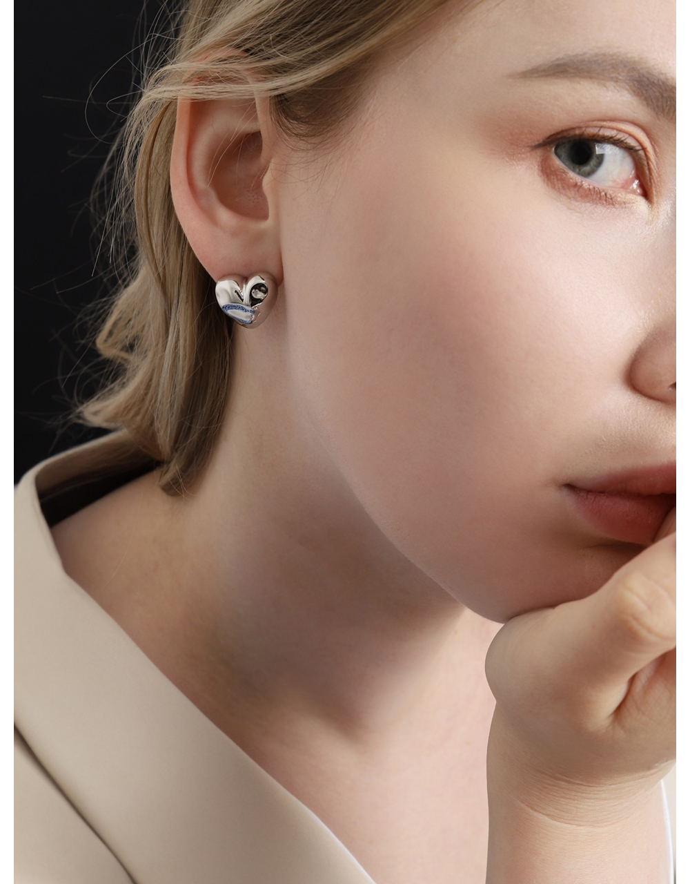 Hammered Bold Heart Earrings PB109E Detail Cut