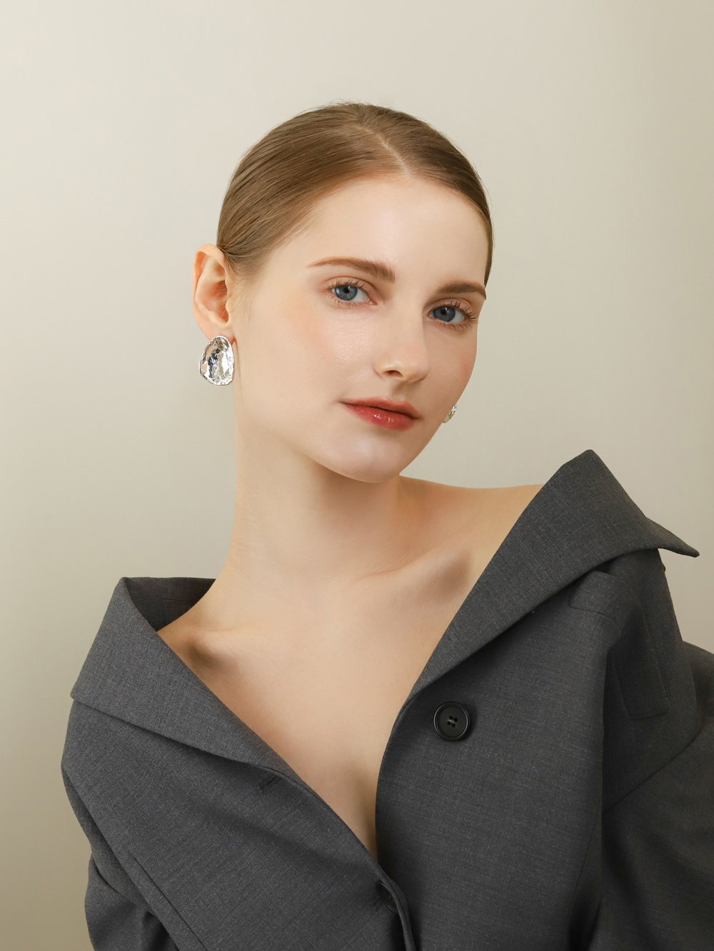 Crumble Button Earrings PB129E Detail Cut