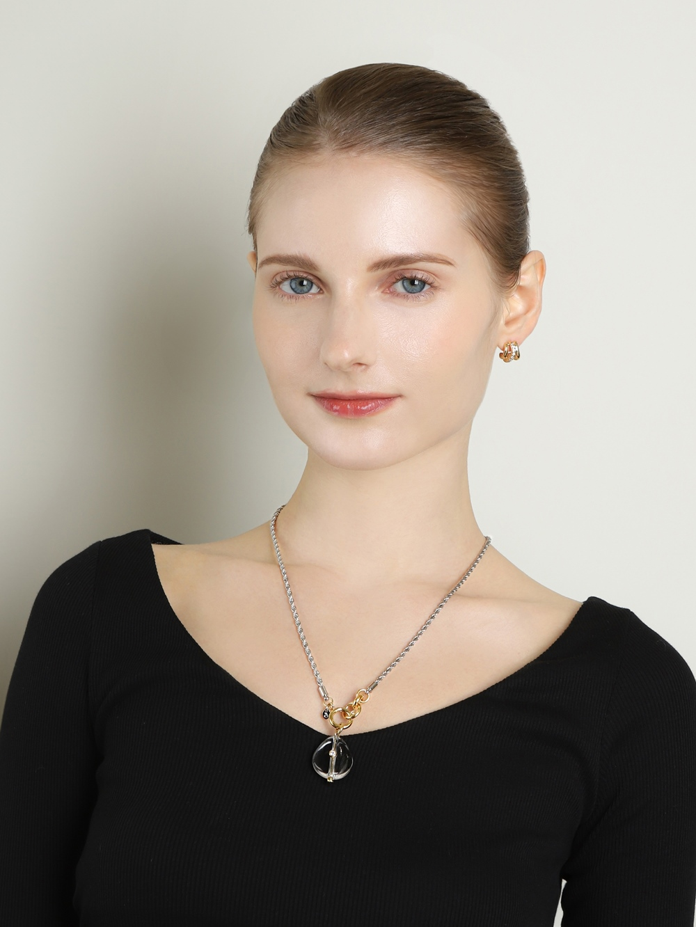 OZEL Crystal Bold Chain Necklace PB130N Main Photography