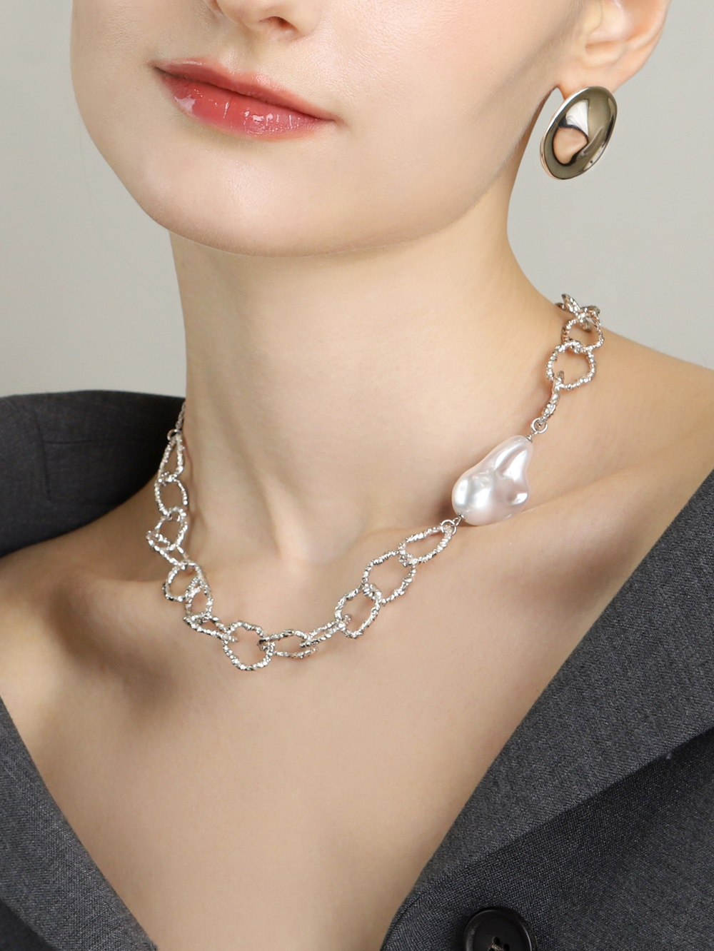 Baroque Pearl Twinkle Moving Necklace PB134N Detail Cut