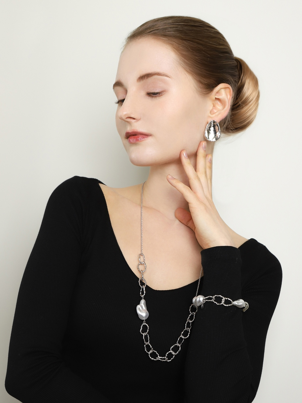 Baroque Pearl Twinkle Moving Necklace PB134N Detail Cut