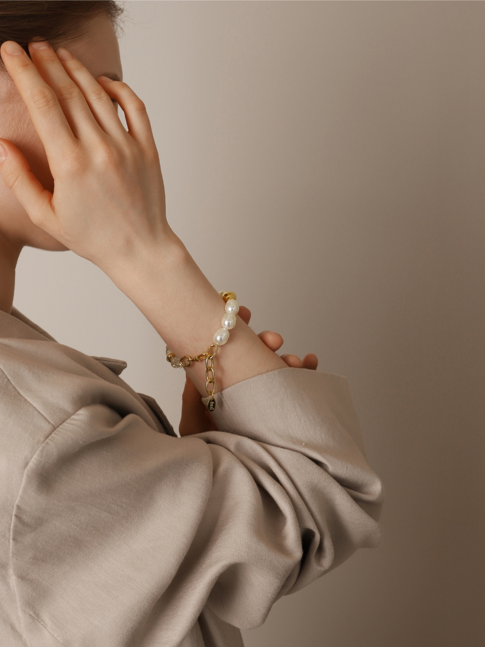 OZEL Natural Quartz Beads Bracelet PB143B Main Photography