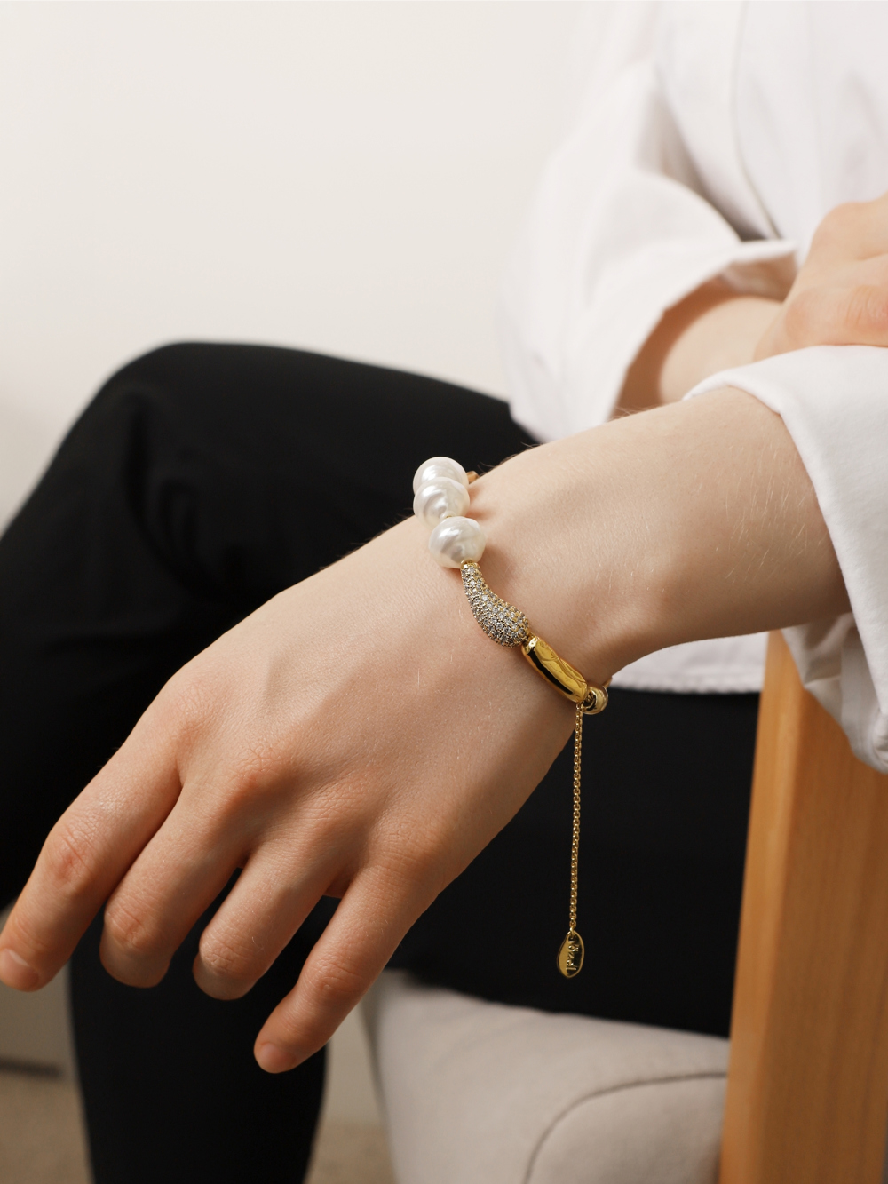 OZEL Cubic Pavé Waterdrop Pearl Bracelet PB144B Main Photography