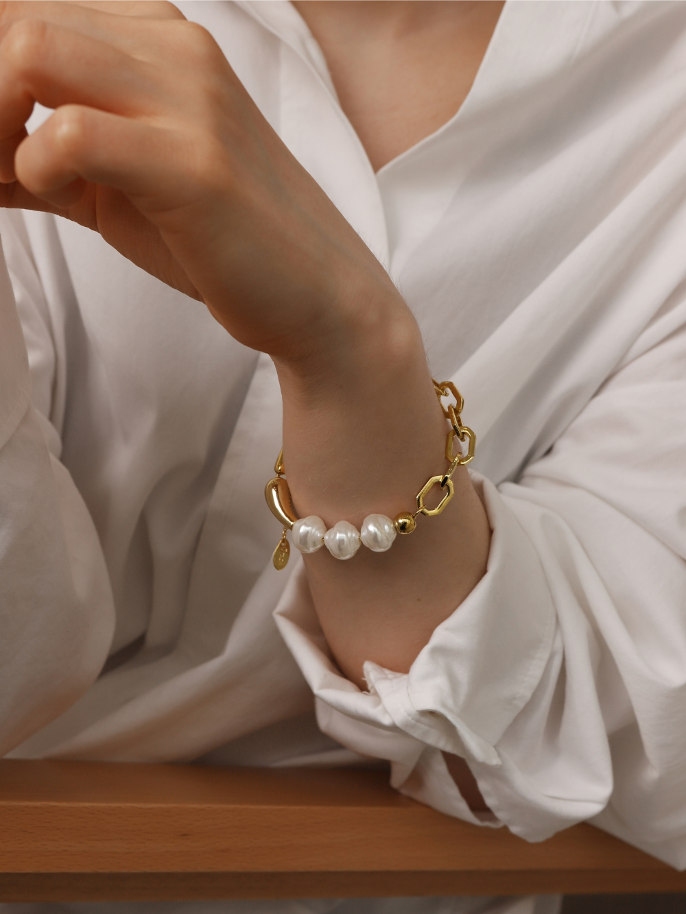 Cubic Pavé Waterdrop Pearl Bracelet PB144B Detail Cut