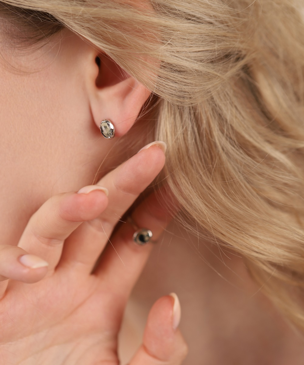 [Celeb Pick] Silver925 Dalmatian Earrings PS015E Detail Cut