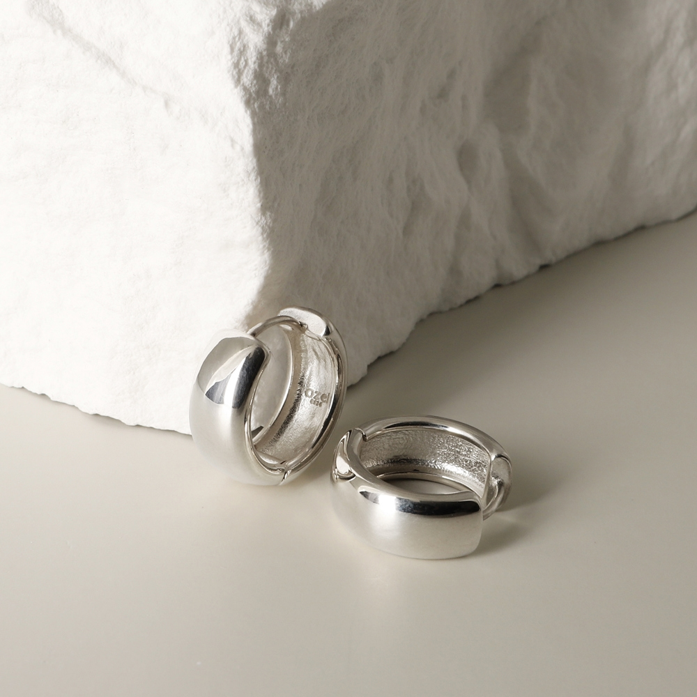 OZEL [Celeb Pick] Silver925 Glossy Bold Ring Huggy Earrings PS097E Main Photography