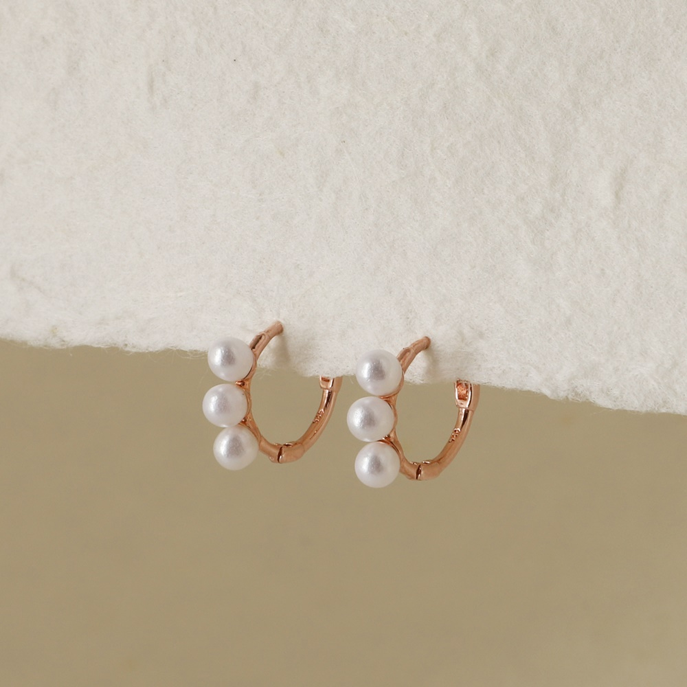 OZEL Silver925 Mini 3 Pearl Setting Rosegold Huggie Earrings PS144E Main Photography