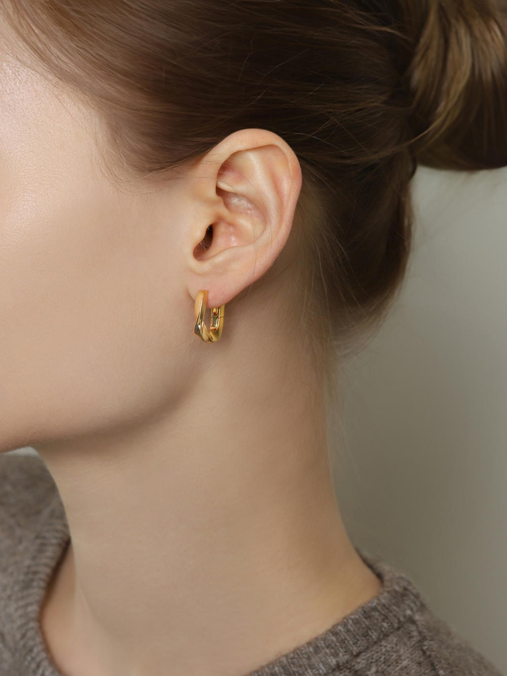 [Celeb Pick] Silver925 Twist Square Hoop Earrings PS159E Detail Cut