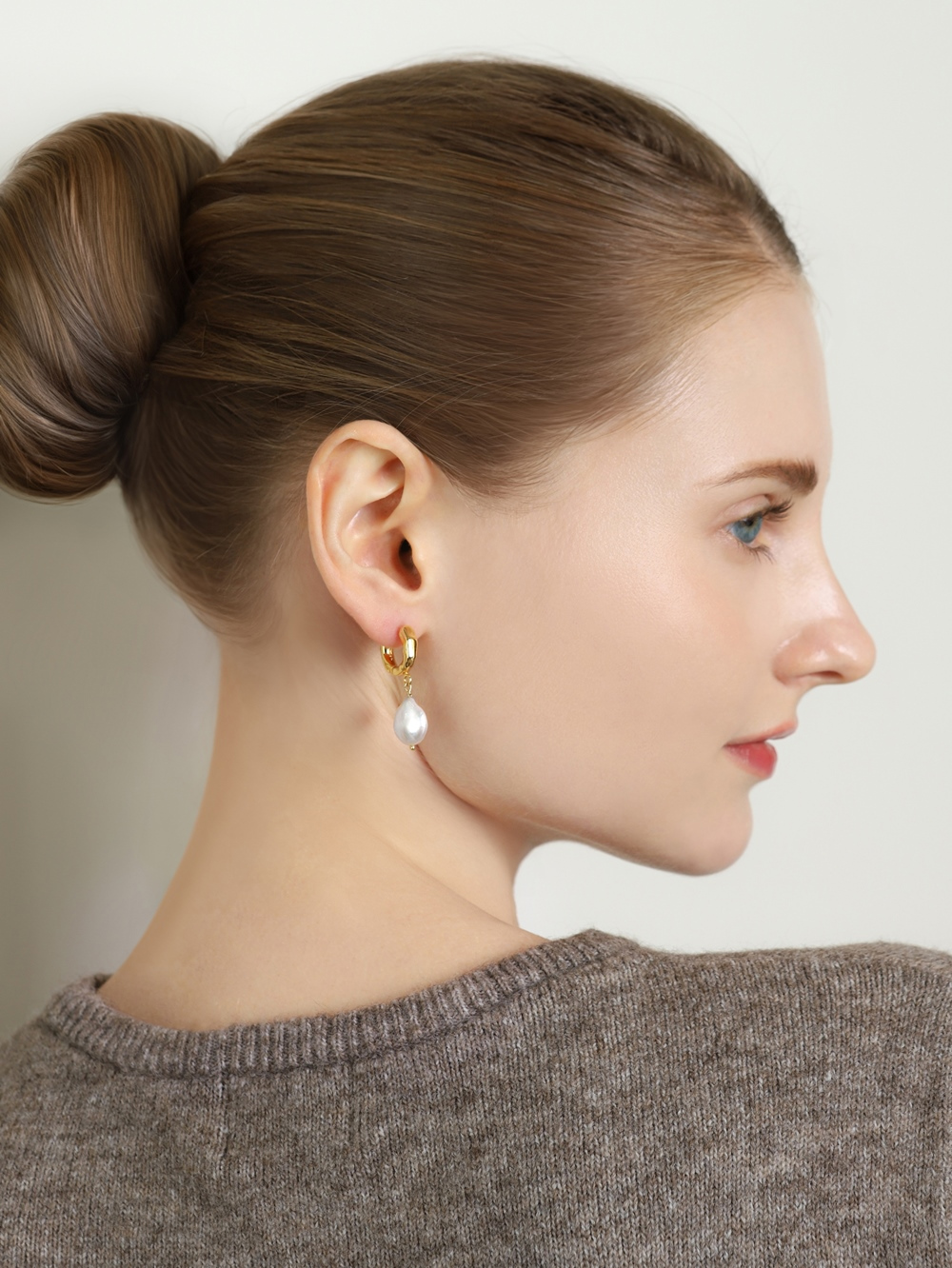 OZEL Silver925 Fresh Water Pearl Hammered Hoop Earrings PS172E Main Photography