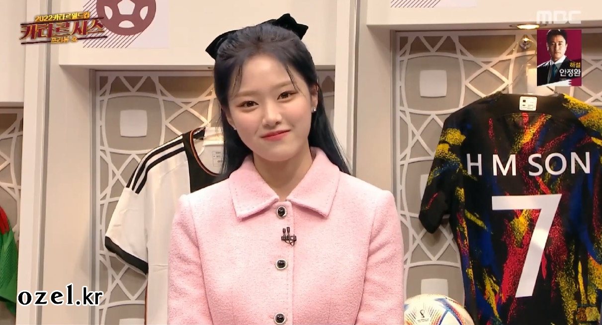 이달의 소녀 현진 귀걸이 - MBC 카타르 월드컵 LIVE 프리뷰쇼 오젤(Ozel) 오젤 프롱 귀걸이 6미리 착용 화보 3