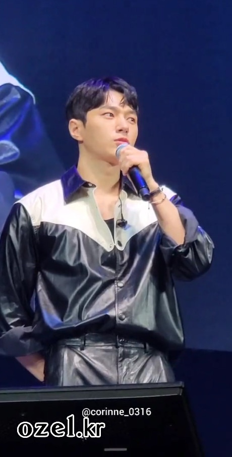 김명수 팔찌 - 김명수 팬 트위터 (대만 팬미팅) 오젤(Ozel) 오젤 팔찌ok 착용 화보 6