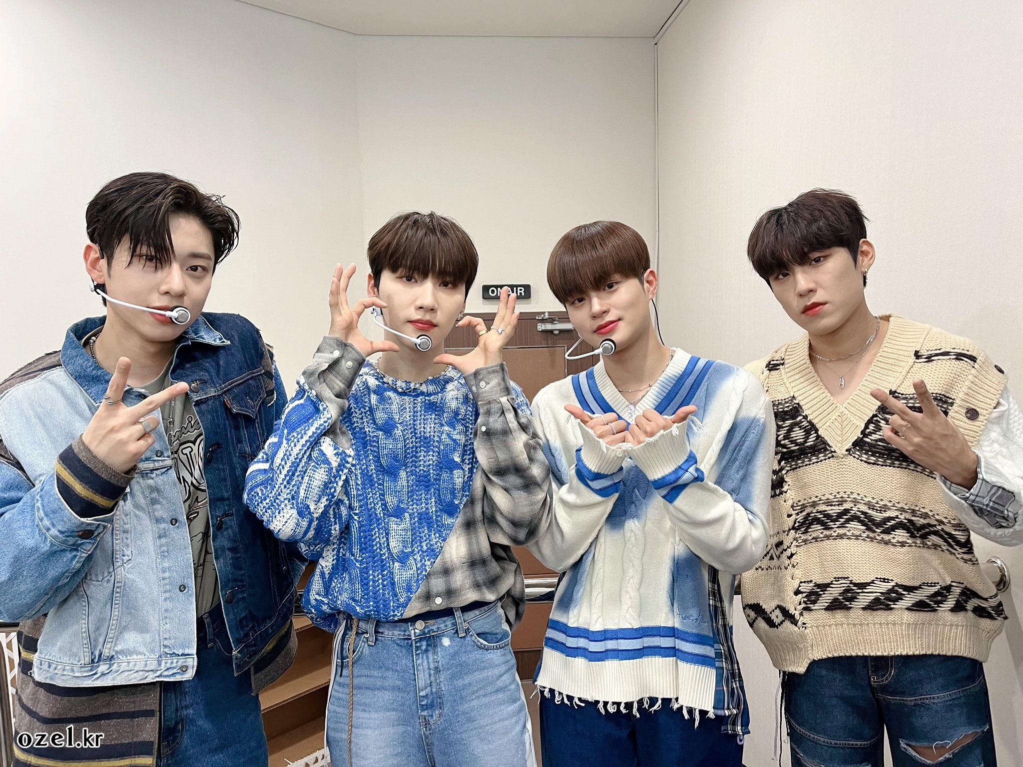 AB6IX 박우진 목걸이 - AB6IX 공식 트위터 오젤(Ozel) 오젤 목걸이 착용 화보 1