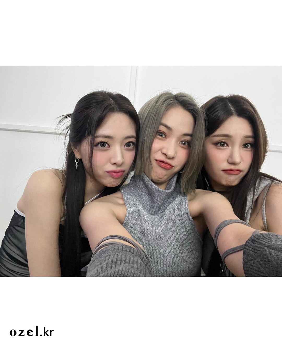 있지 유나 귀걸이 - 있지 공식 인스타그램 오젤(Ozel) 오젤 귀걸이 착용 화보 2