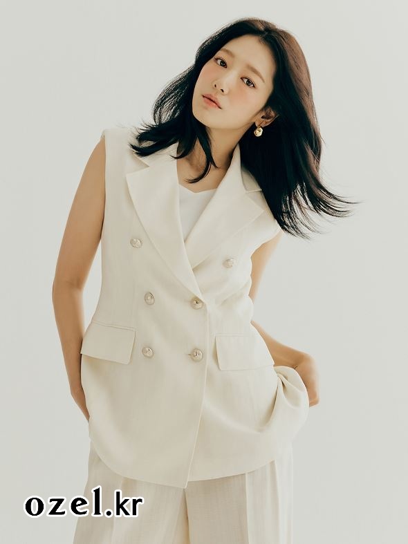 박신혜 귀걸이 - 모조에스핀 공식 홈페이지 오젤(Ozel) 오젤 귀걸이 _PB065E 착용 화보 1