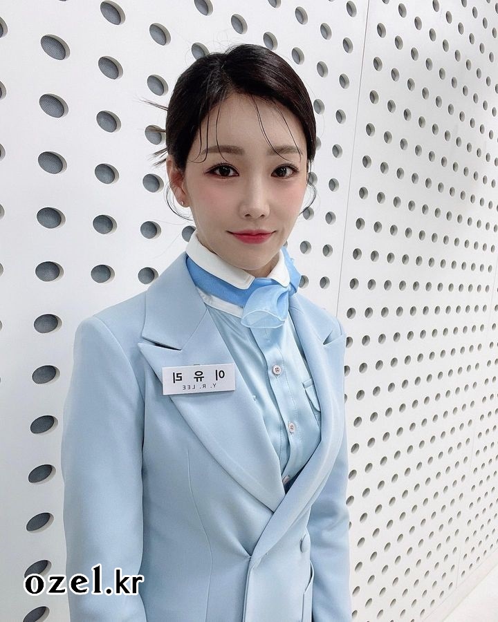 이유리 귀걸이 - 이유리 공식 인스타그램 오젤(Ozel) 오젤 귀걸이 착용 화보 1