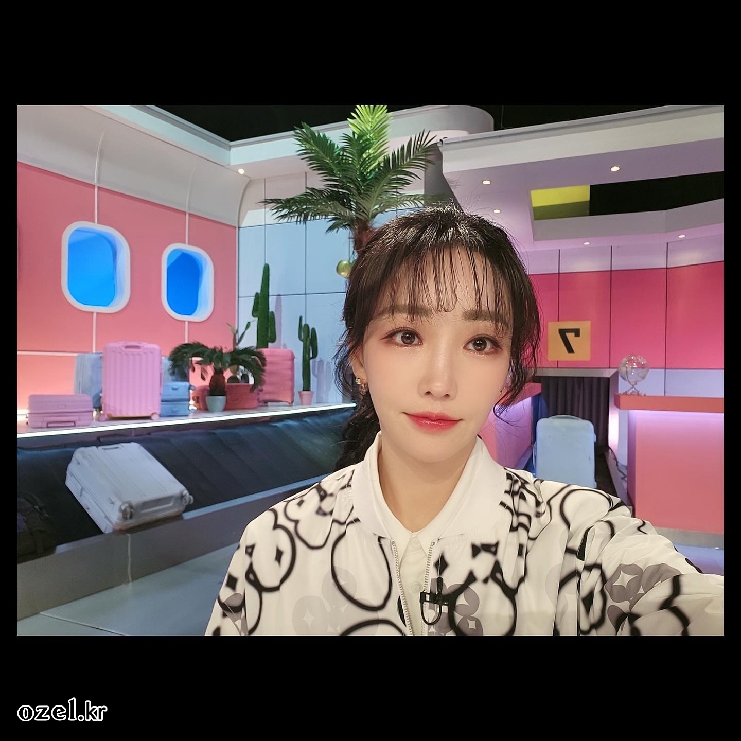 이유리 귀걸이 - 이유리 공식 인스타그램 오젤(Ozel) 오젤 귀걸이 착용 화보 2