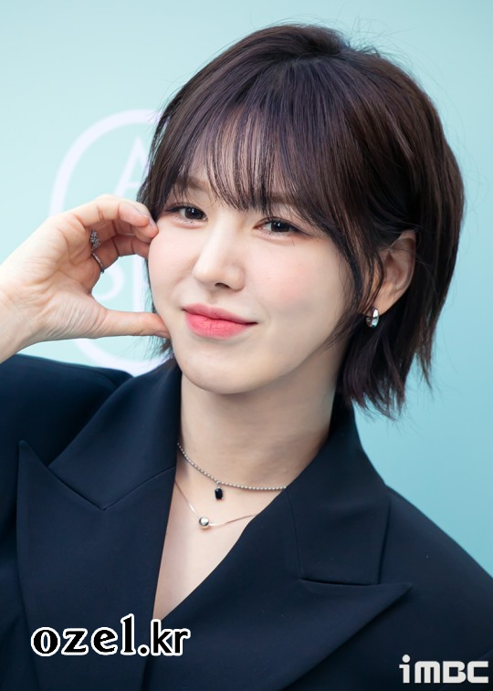 레드벨벳 웬디 목걸이 - 온라인기사 오젤(Ozel) 오젤 목걸이 착용 화보 4